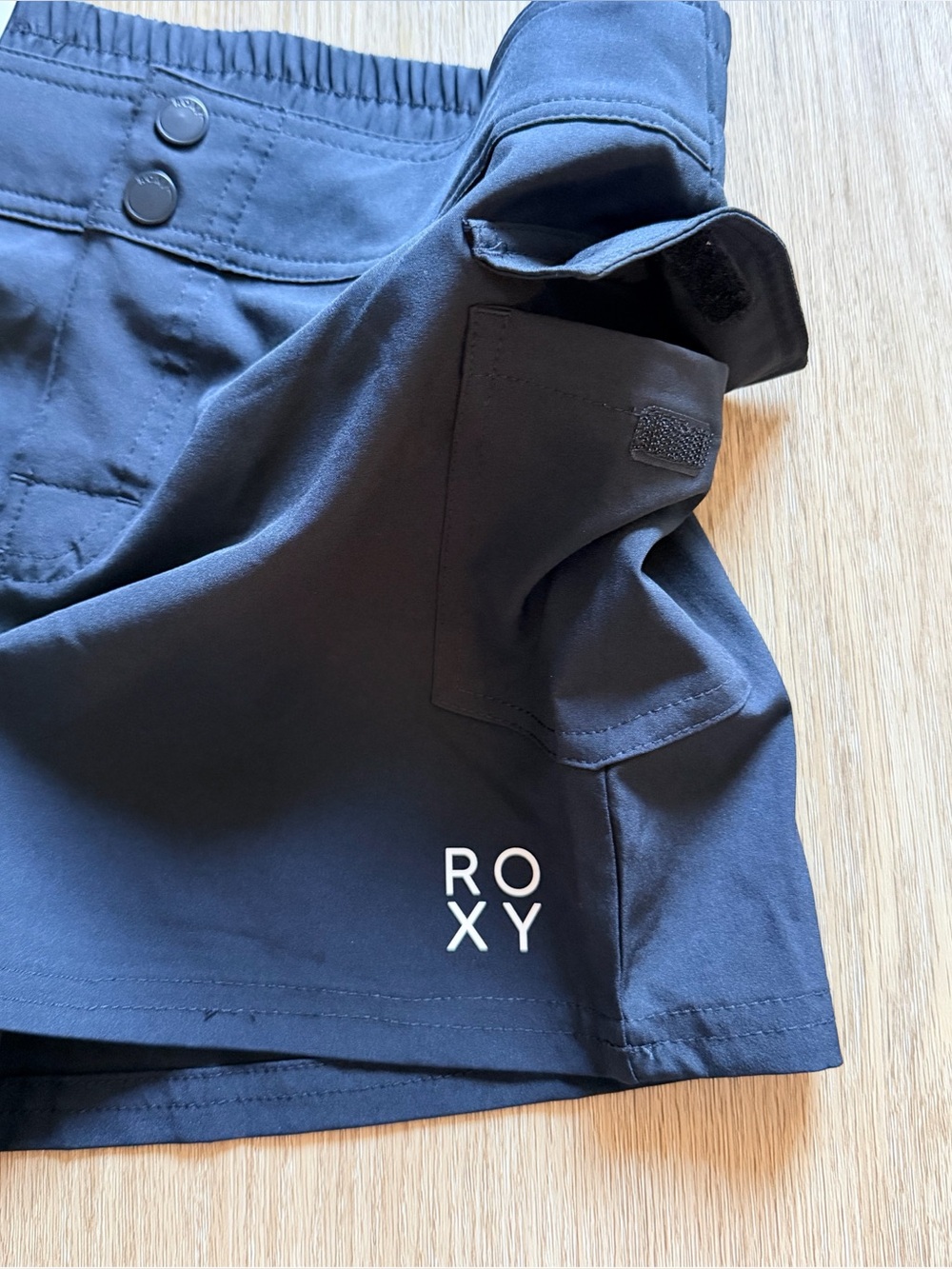 🆕 NWT Roxy Black Board Shorts UPF 50+ in size Small - Picture 6 of 11
